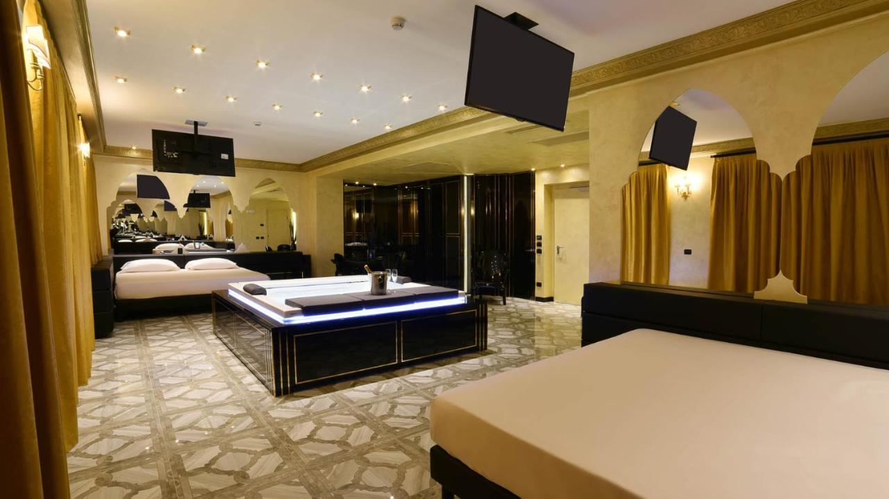 Sweet Hotel