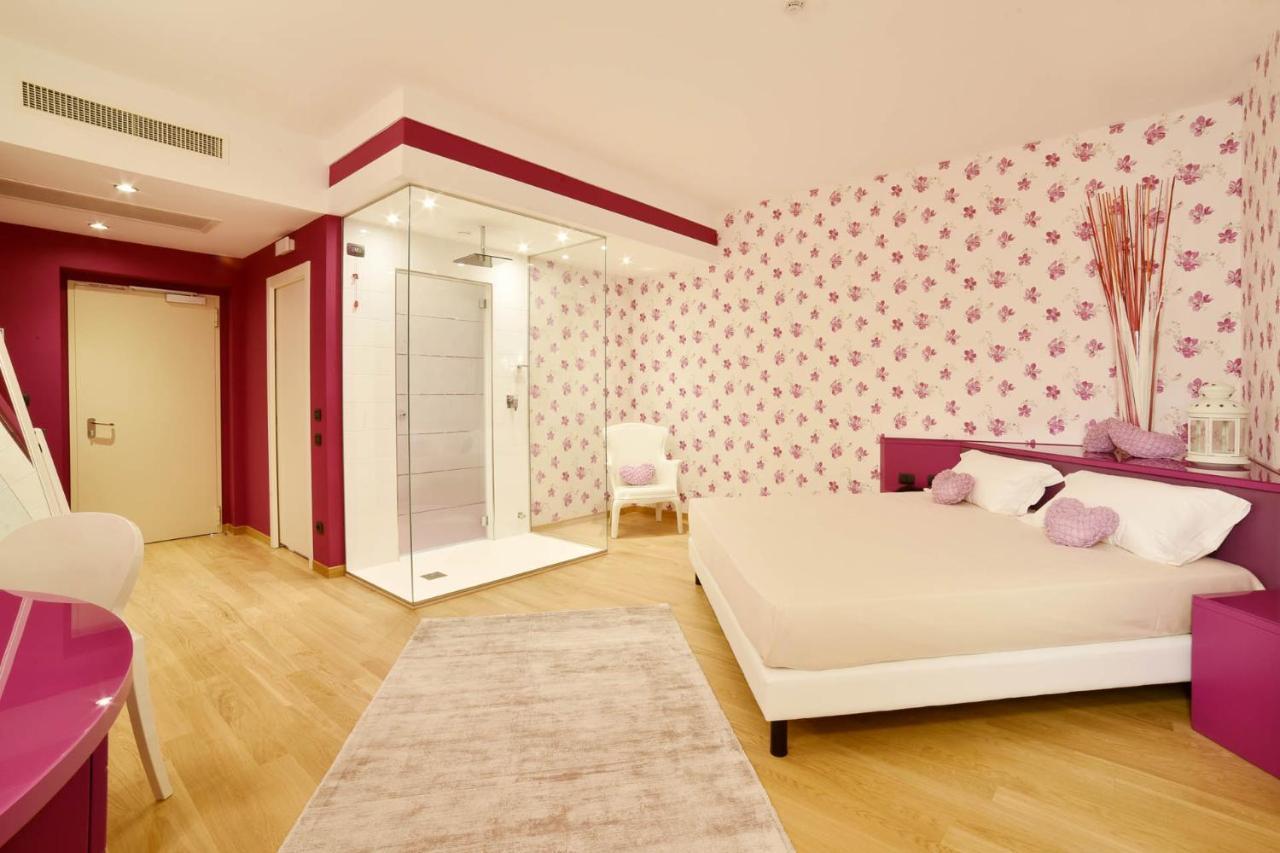 Sweet Hotel