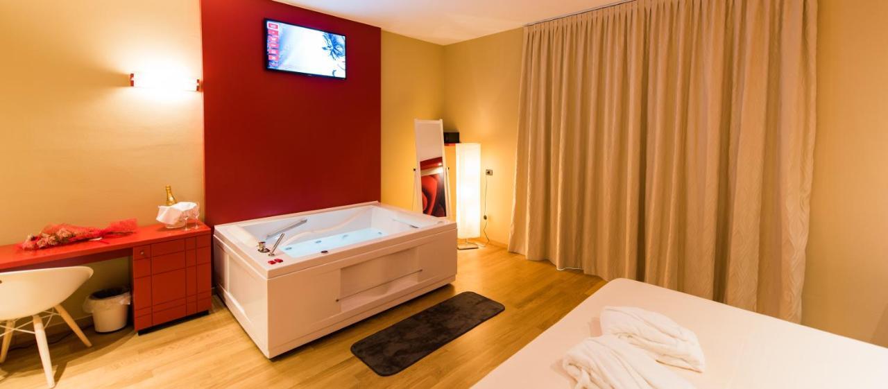 Sweet Hotel
